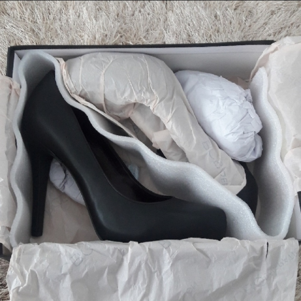 BCBG Matte Soft Nappe Heels